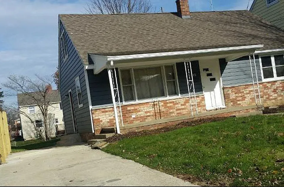 28th St NE