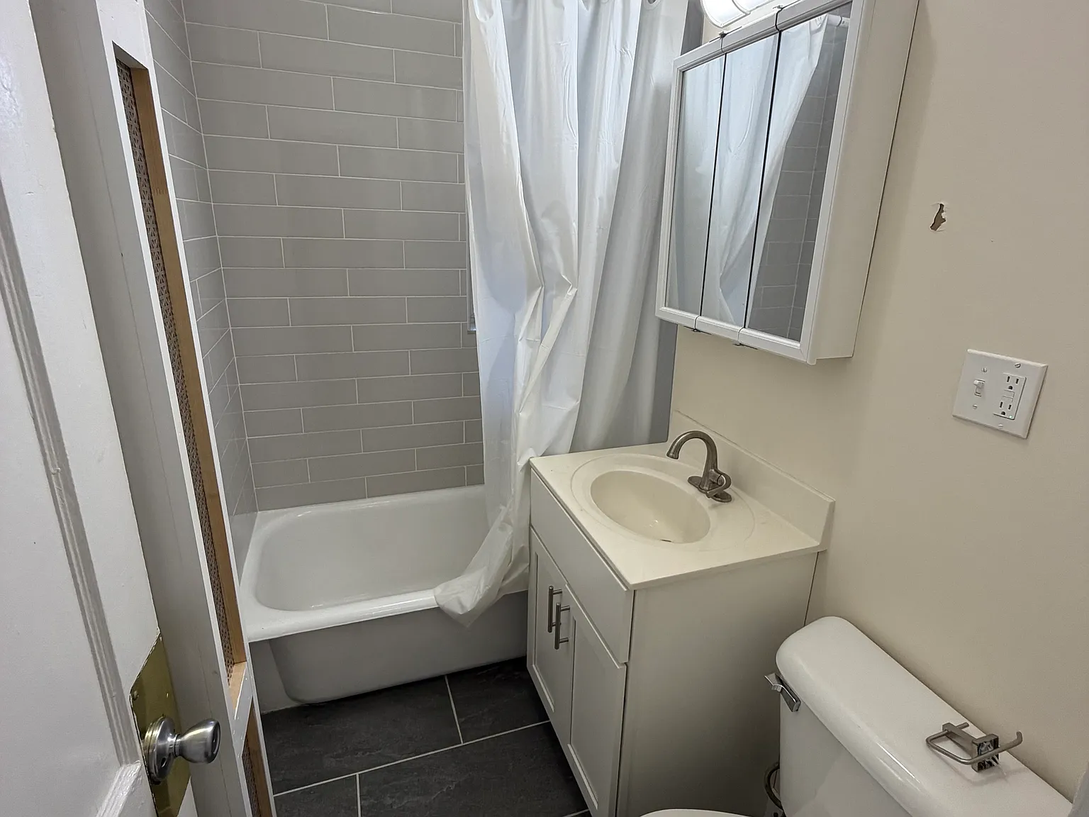 1 bed, $2,300 — Photo 2