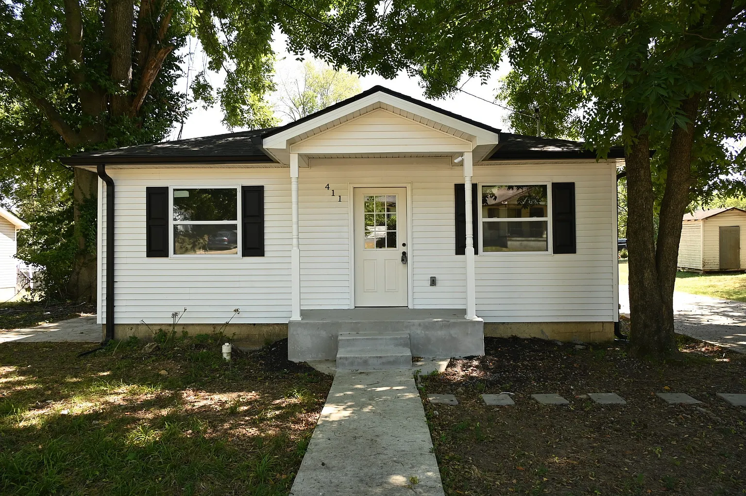 411 Glenn St photo 1