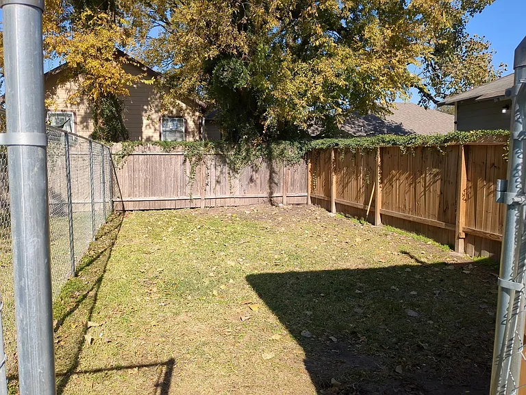 4715 Liberty Rd — Photo 2