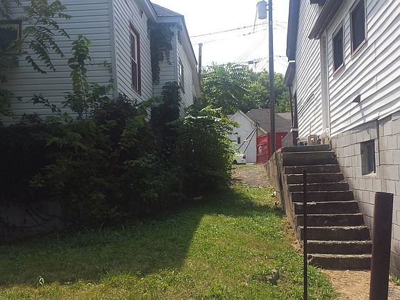 9' driveway, 28' frontal