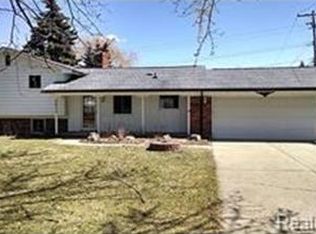 3873 Hi Dale Dr, Lake Orion, MI 48360