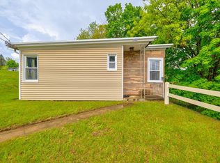 5 1st Ave, Ware, MA 01082
