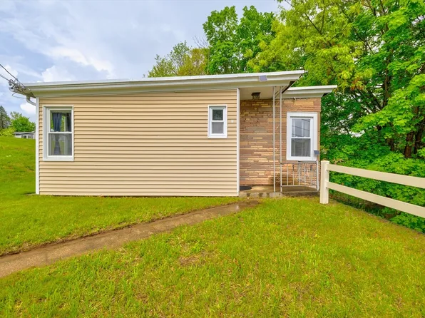 5 1st Ave, Ware, MA 01082