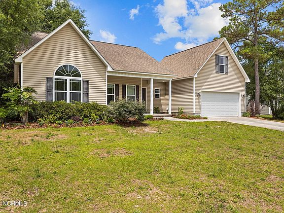 3rd image of 111 Wild Oak Drive