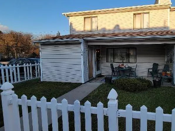 18 Anita St #A, Staten Island, NY 10314