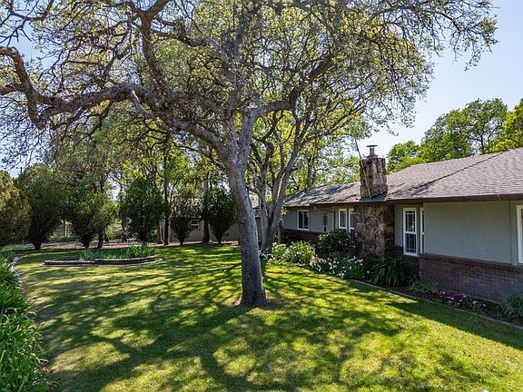 3rd image of 14965 Oak Knoll Dr