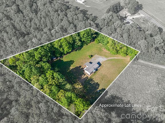 3rd image of 3262 Wellman Rd