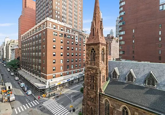 5th image of 20 E 35th St APT 8B