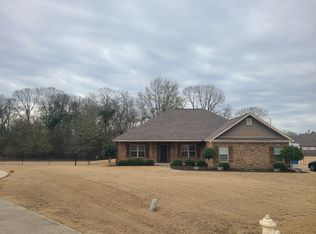 70 Sunnydale Ct, Deatsville, AL 36022