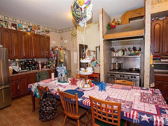 3rd image of 219 Johnson Ln