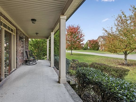 5th image of 3103 Sakari Cir