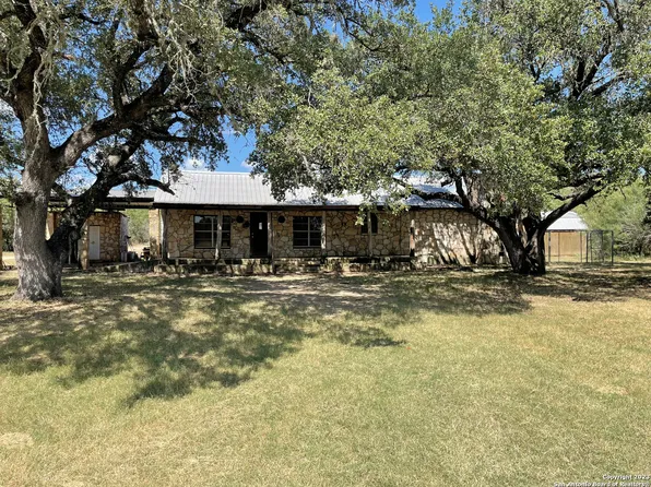 436 PR 7503, Moore, TX 78057