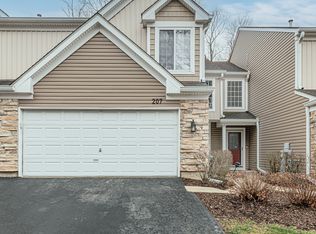 207 Locksley Dr, Streamwood, IL 60107