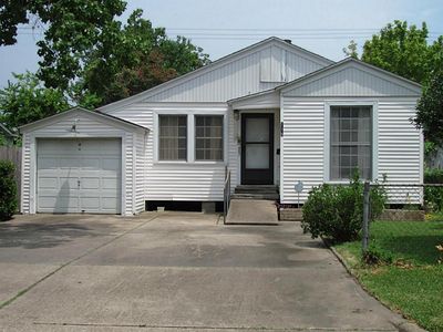 718 Gresham St, Baytown, TX, 77520