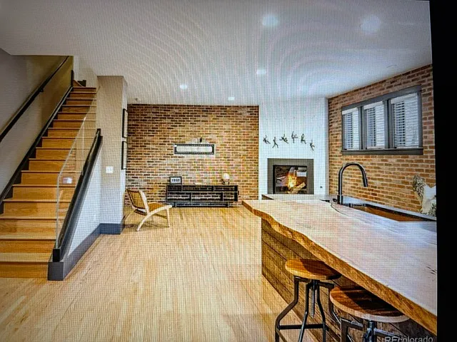 943 N Clarkson St — Photo 7