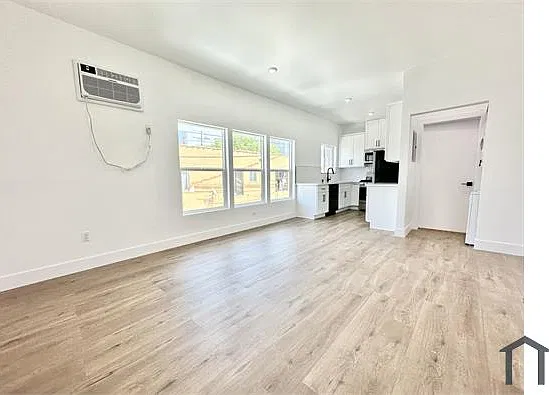 1019 Albany St #17 — Photo 3