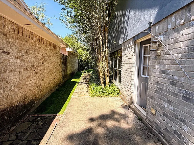 2022 Creek Valley Ln — Photo 25