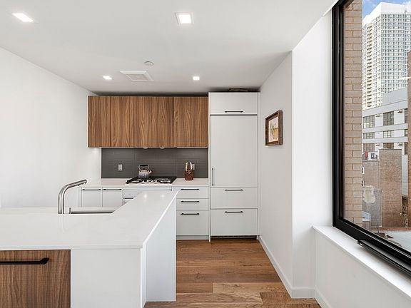 4th image of 445 W 35th St APT 9M