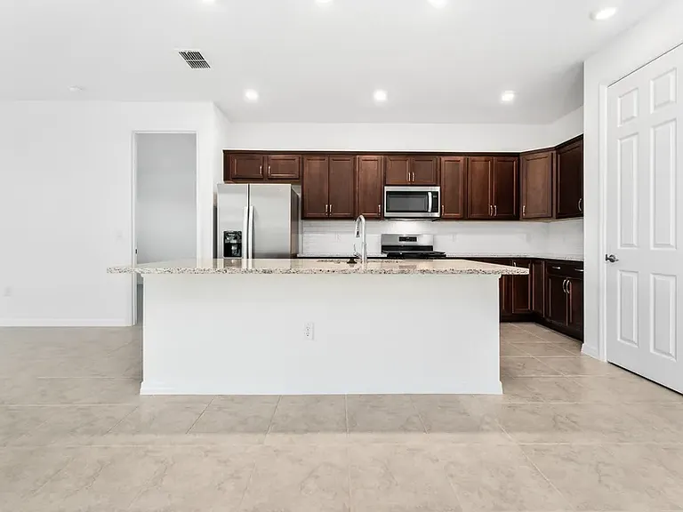 7552 SW 56th Pl — Photo 18