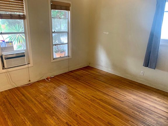 5th image of 1626 S Carmelina Ave