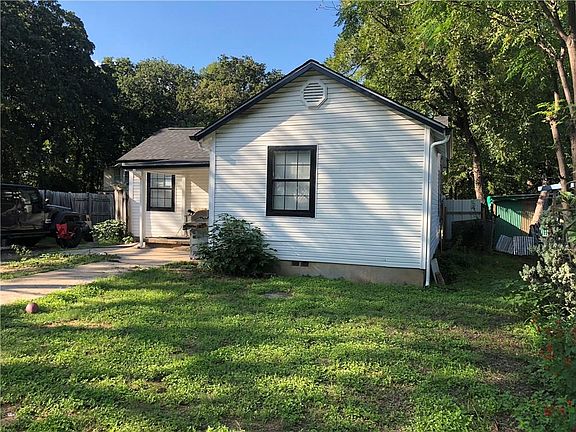3rd image of 4511 Sanford St