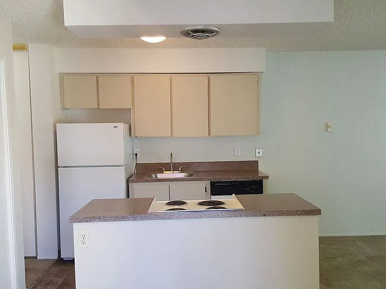 Tristin Square Apartments — Photo 27