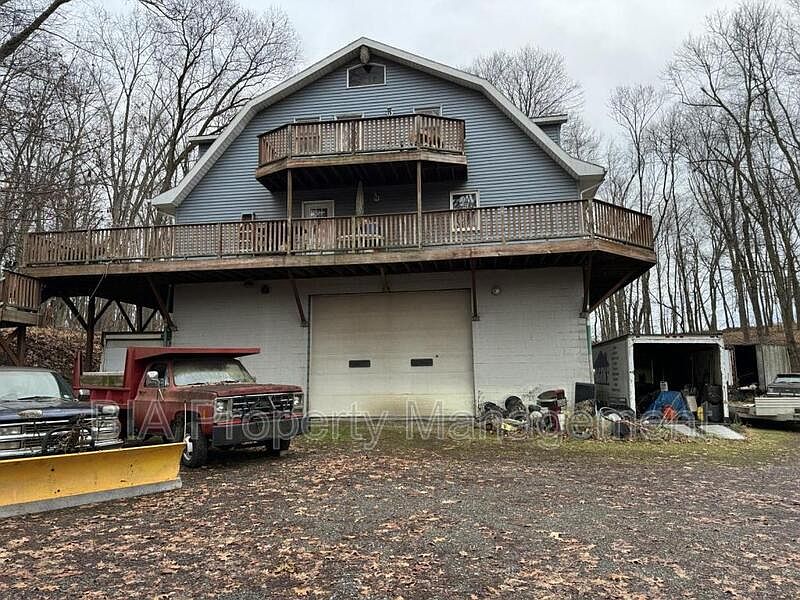 2nd image of 225 Monks Rd Unit D