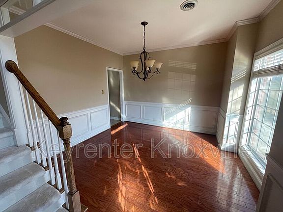3rd image of 3327 Cliffbranch Ln