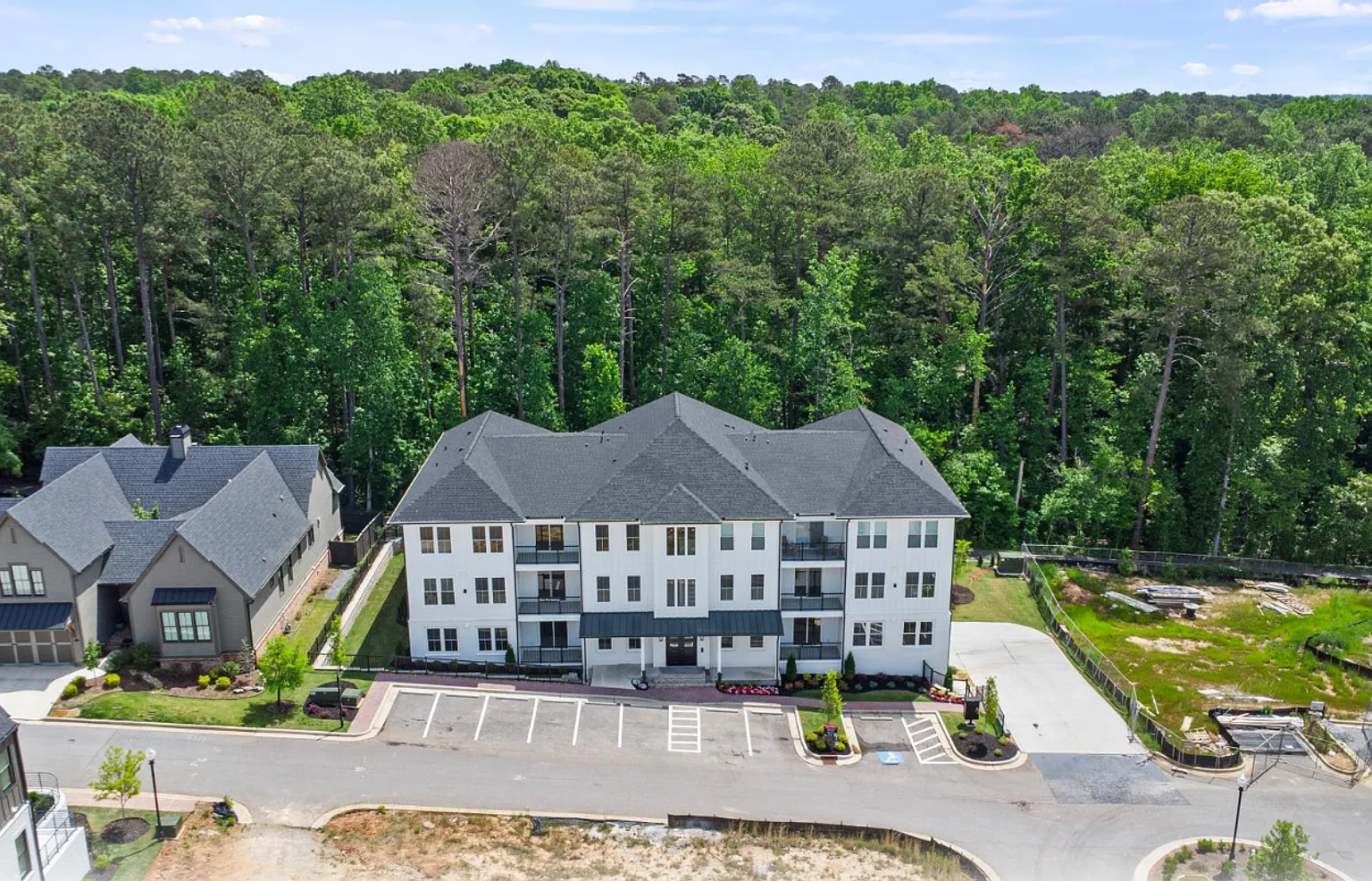Luxury Living in Peachtree City — Photo 2