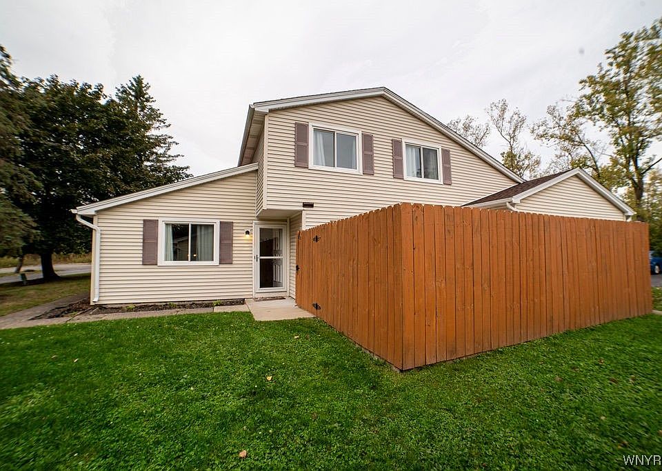 1st image of 42 Pebble Creek Dr