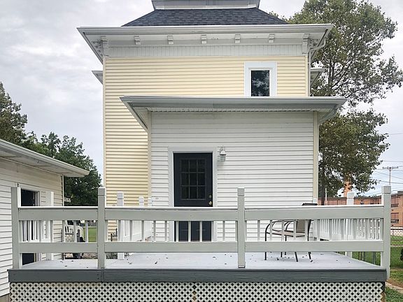 3rd image of 406 Whittlesey St