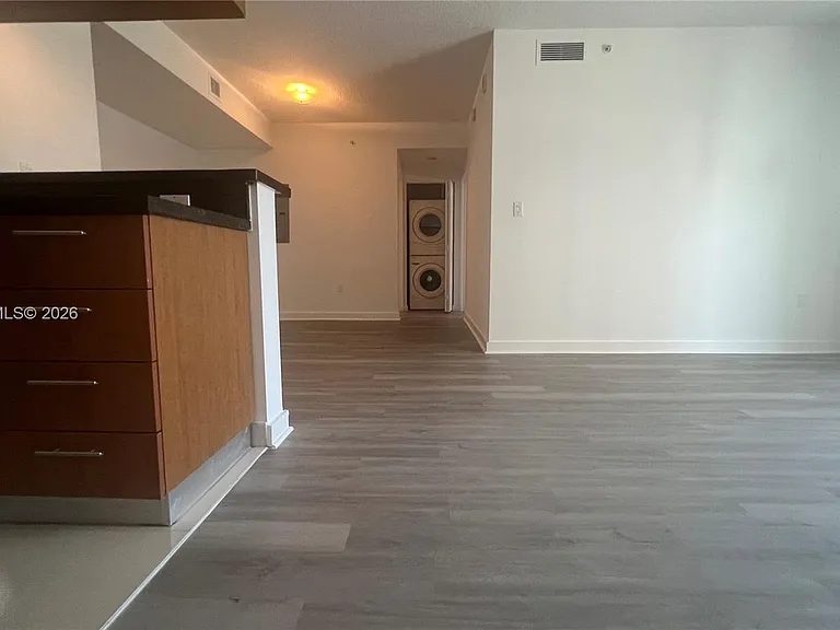 601 NE 23rd St #1004 — Photo 7