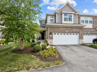2960 Henley Ln, Naperville, IL 60540