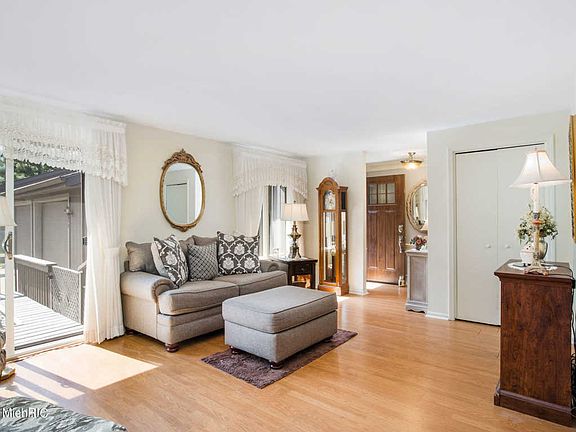 4th image of 792 Brook Village Ct