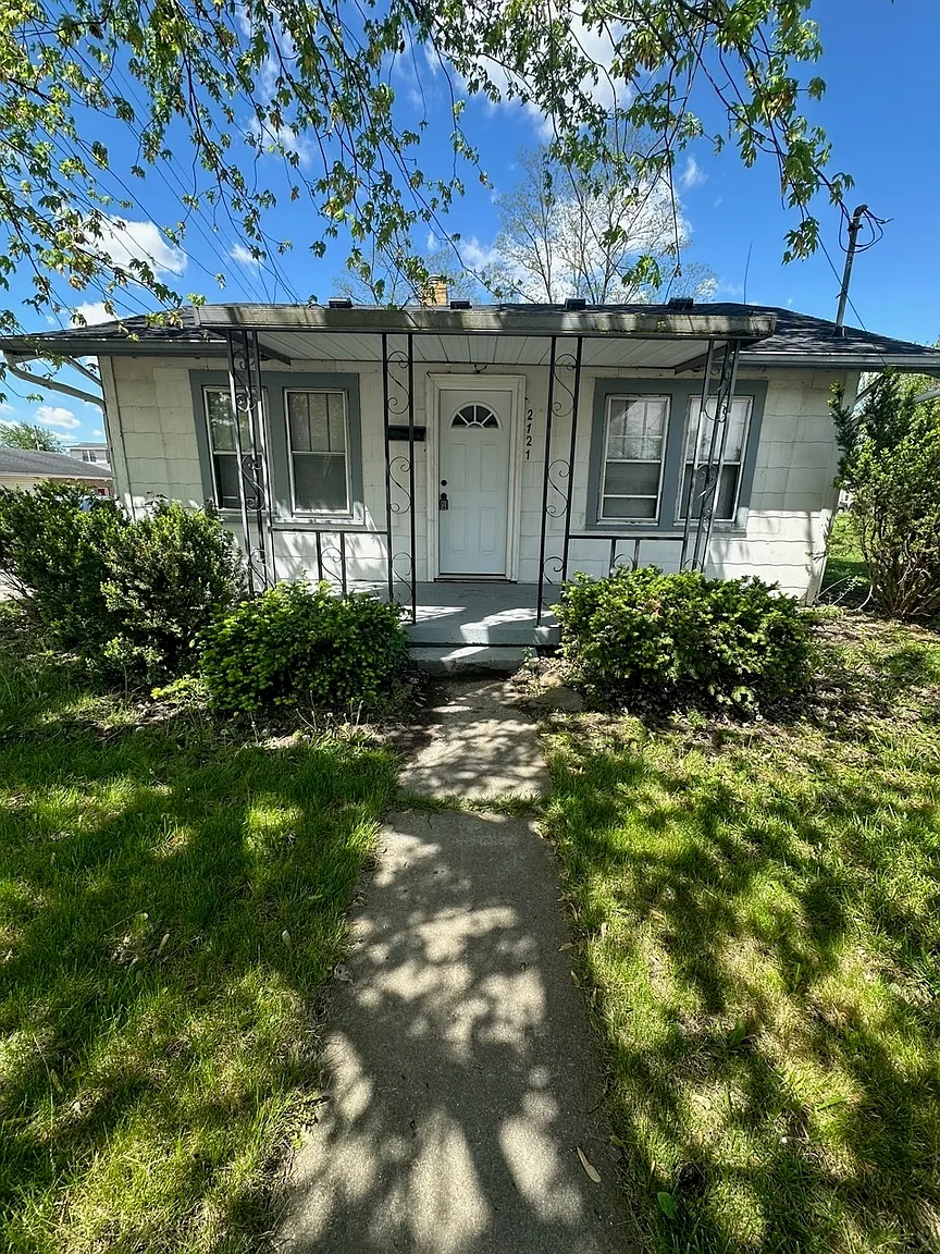 2121 S 18th St photo 1