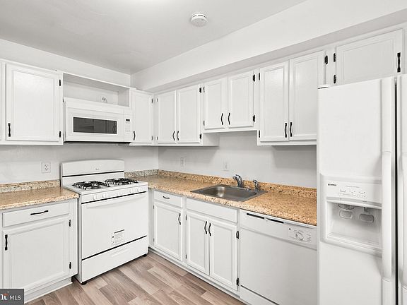 4th image of 744 Quince Orchard Blvd #10