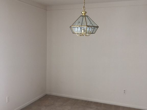 5th image of 474 Fox Hills Dr N APT 5