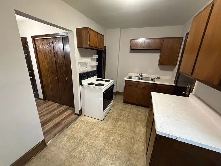 306 Dawes St — Photo 9