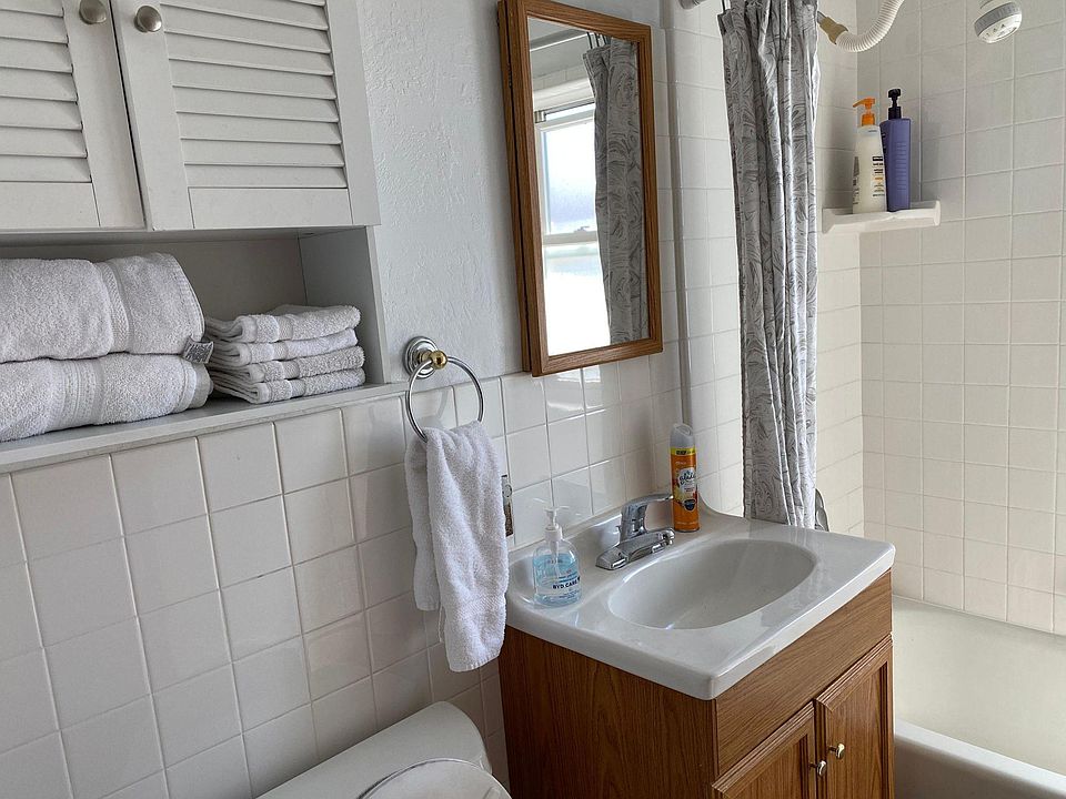 1st image of 831 Brookwood Ave #2