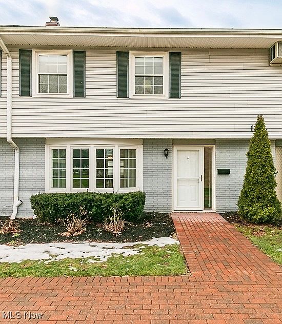 1st image of 12 Meadowlawn Dr Unit 4