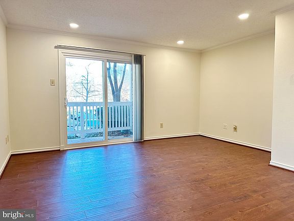3rd image of 1523 Lincoln Way APT 104