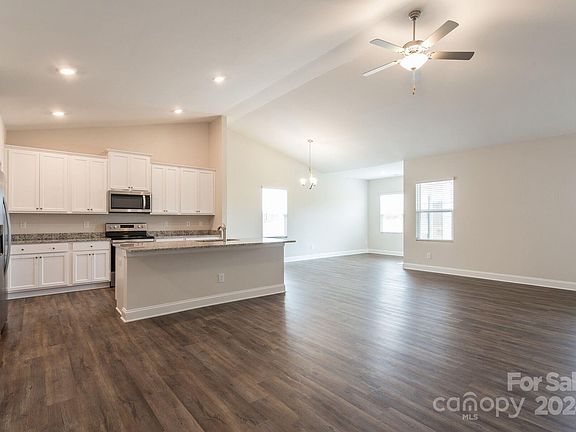 4th image of 201 Colonial Reserve Ave