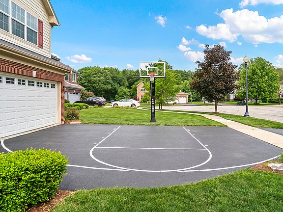 5th image of 4734 Burr Oak Ct