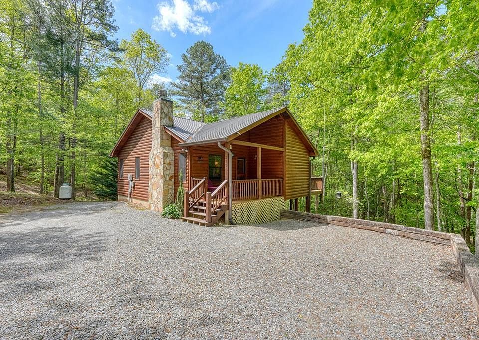 1st image of 215 The Woods Rd