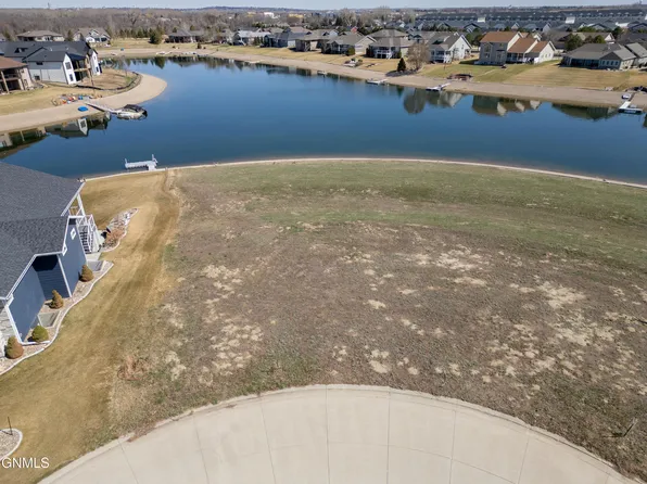 3724 Poseidon Loop, Bismarck, ND 58504