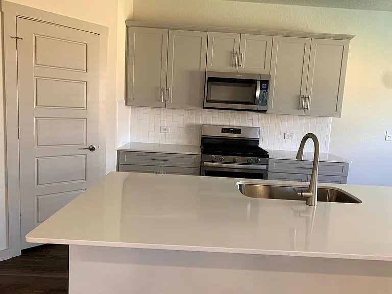1812 Bonham Ln — Photo 11