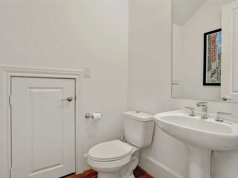 630 Delmar St — Photo 13