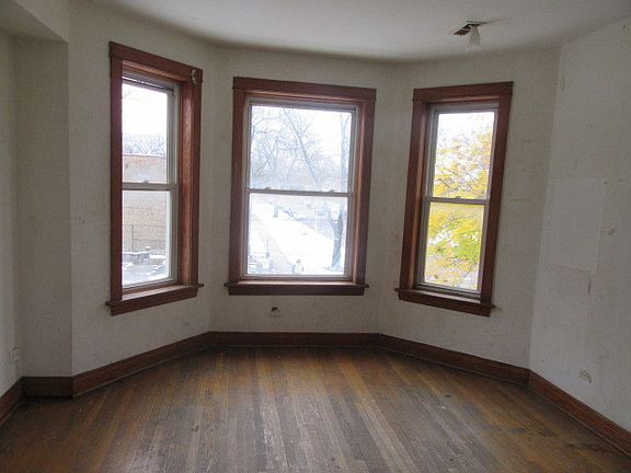 2nd image of 148 N Leclaire Ave