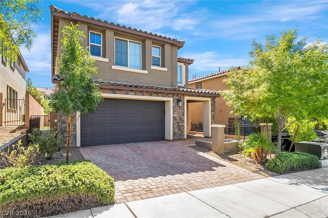 5 bed, 3.0 bath, 2779 sqft, $3,040 — Photo 2